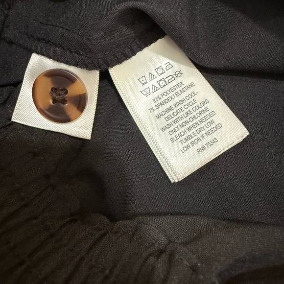 NWOT TOMMY BAHAMA Women's Black Golf Shorts Size Small - Picture 7 of 8